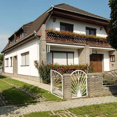 Apartment In Balatonkeresztur 48113 Exterior photo