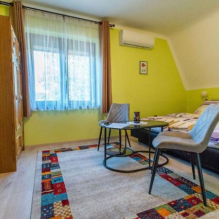 Apartment In Balatonkeresztur 48113 Exterior photo