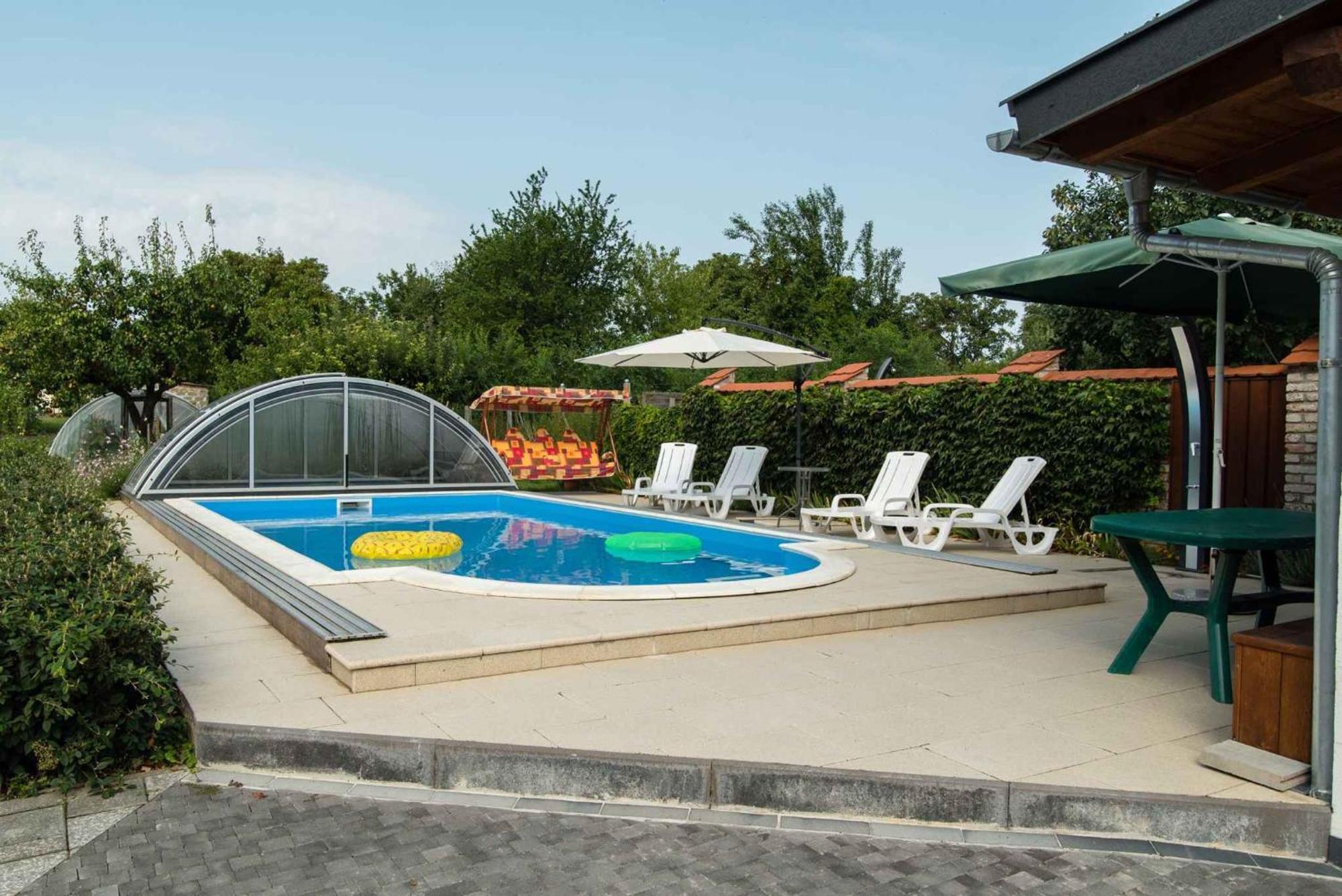 Apartment In Balatonkeresztur 48113 Exterior photo