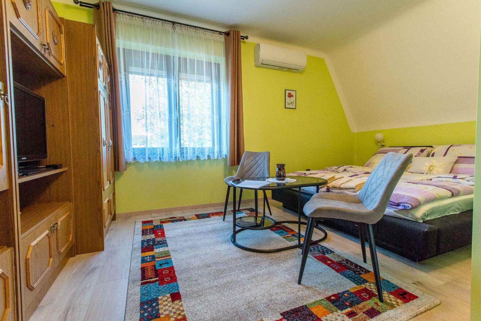 Apartment In Balatonkeresztur 48113 Exterior photo