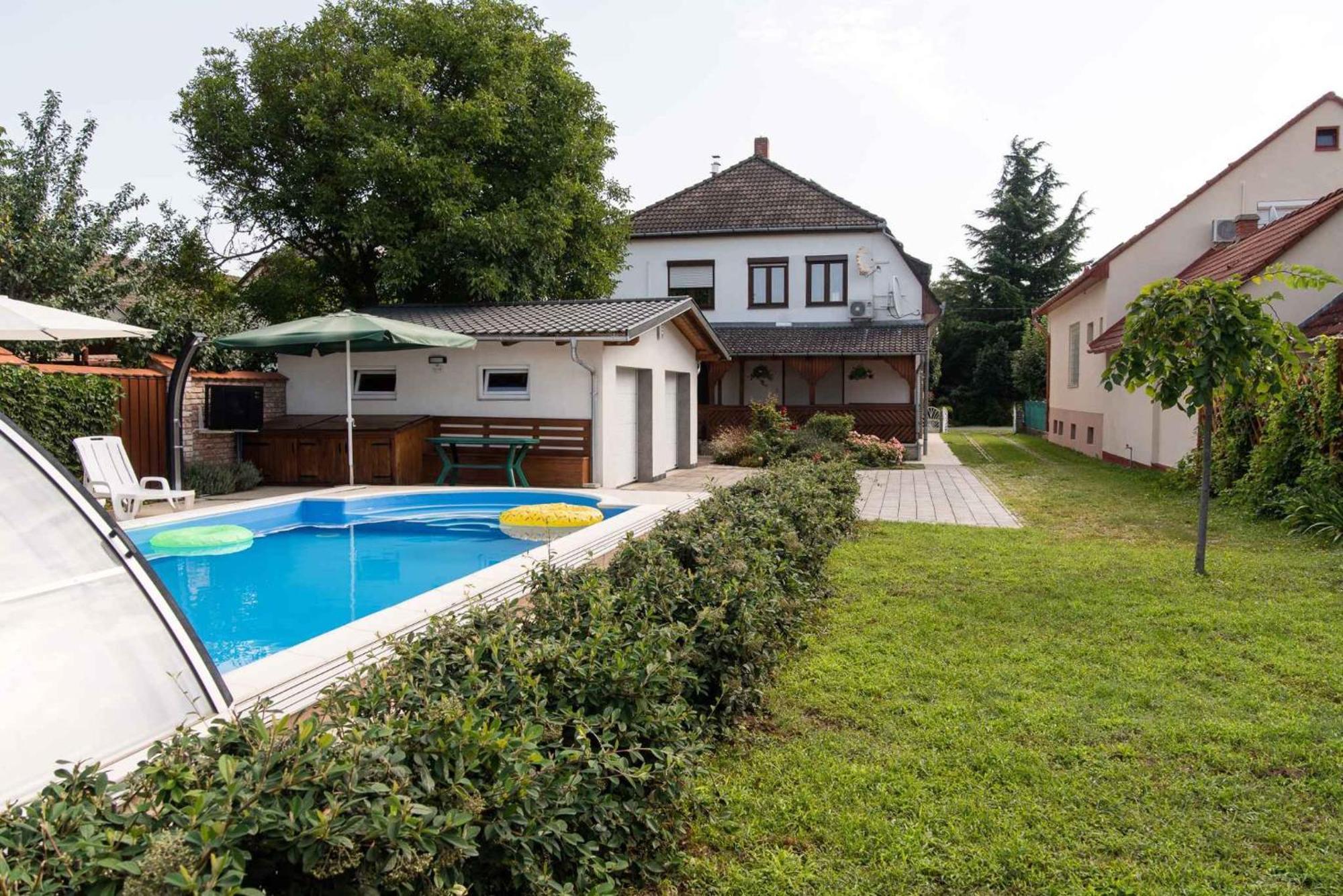 Apartment In Balatonkeresztur 48113 Exterior photo